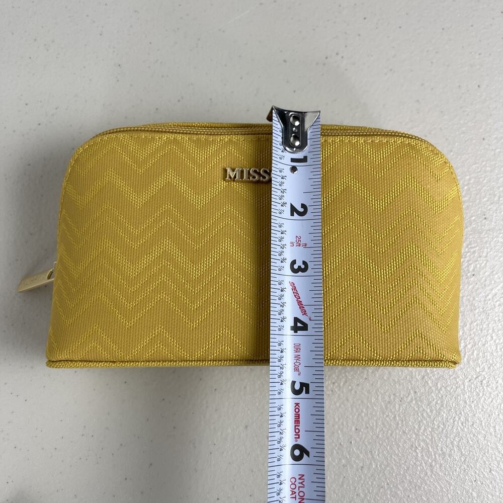 Delta One Rio Radiance Yellow Missoni Amenity Kit Bag Socks NEW 2026 Summer - Picture 7 of 16